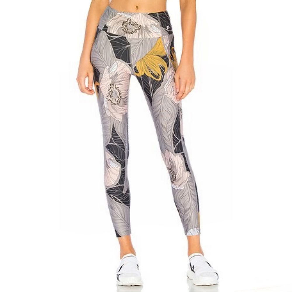 Maaji Activewear High-Rise Leggings in Dazeful High Blooms Black | Size Small